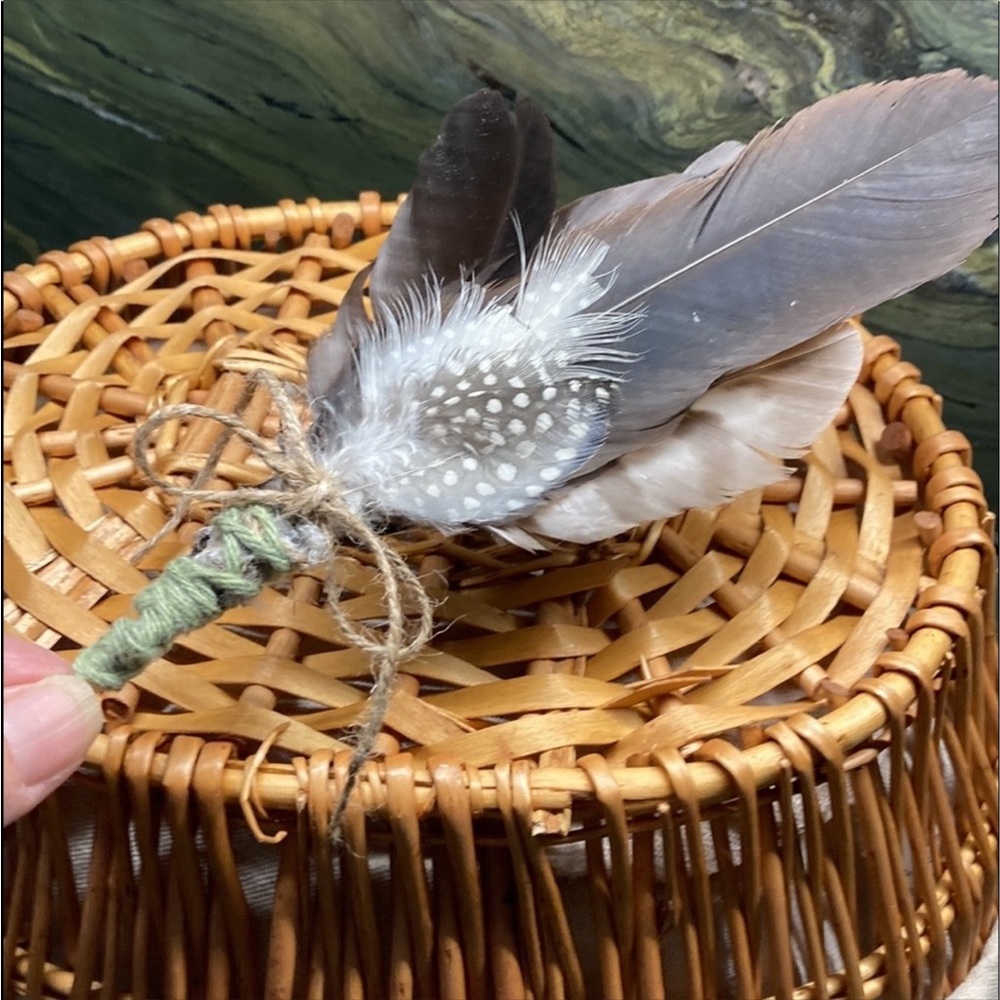 Feather Artwork Hand Crafted Natural Home Decor New - Picture 9 of 11